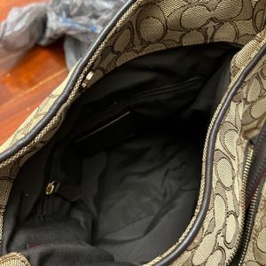 coach purse in great condition. will accept reasonable offers